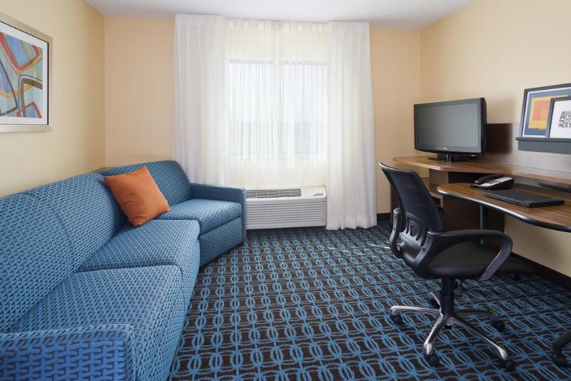 Отель Fairfield Inn & Suites Lexington Keeneland Airport