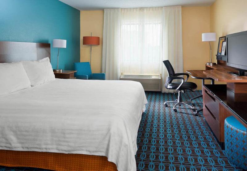 Отель Fairfield Inn & Suites Lexington Keeneland Airport