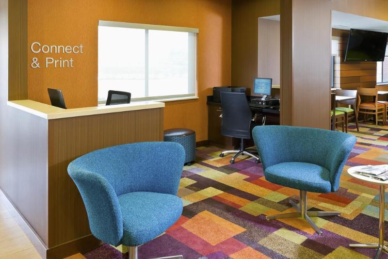 Отель Fairfield Inn & Suites Lexington Keeneland Airport