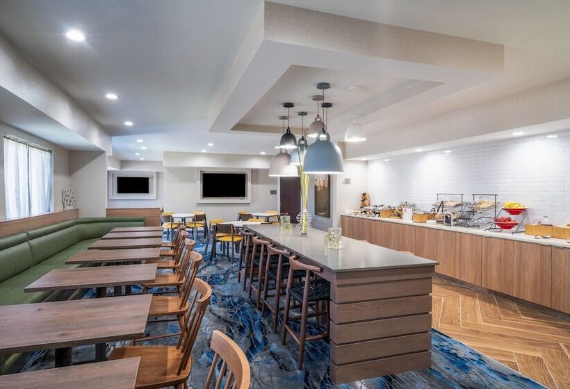 호텔 Fairfield Inn & Suites Memphis I240 & Perkins