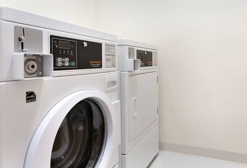 Отель Fairfield Inn & Suites Midland