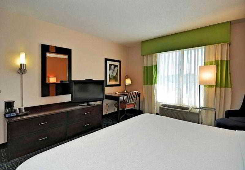 בית מלון כפרי Fairfield Inn And Suites By Marriott Potomac Mills Woodbridge