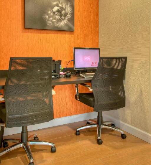 هتل Fairfield Inn & Suites Raleigh Crabtree Valley