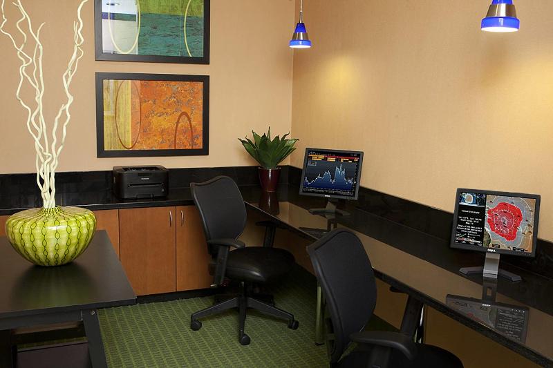 هتل Fairfield Inn & Suites By Marriott Toledo Maumee