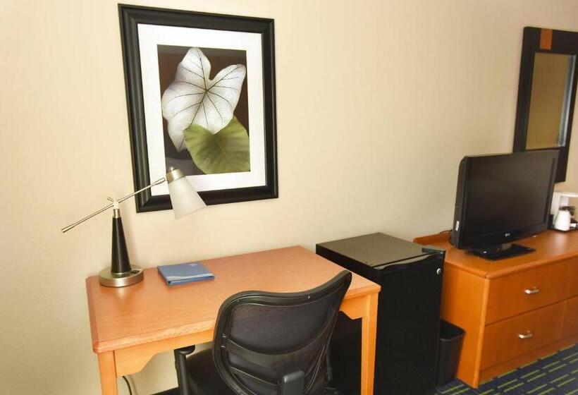 ホテル Americinn By Wyndham Topeka