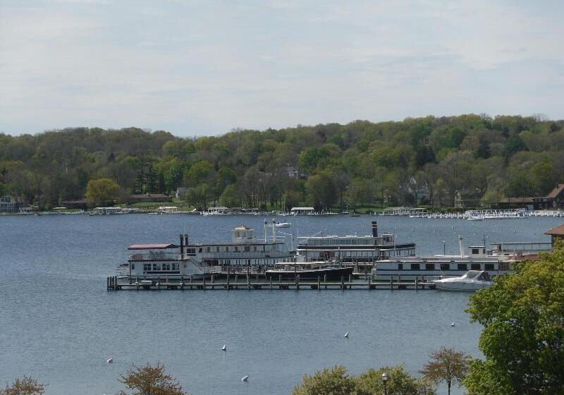 Отель Harbor Shores On Lake Geneva