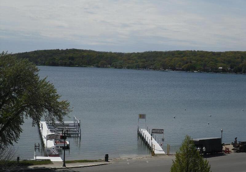 هتل Harbor Shores On Lake Geneva