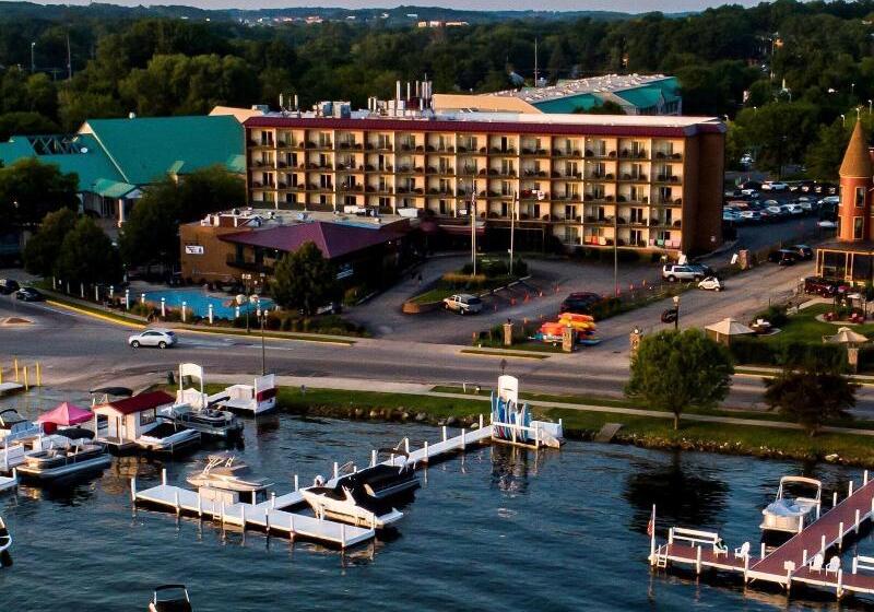 هتل Harbor Shores On Lake Geneva