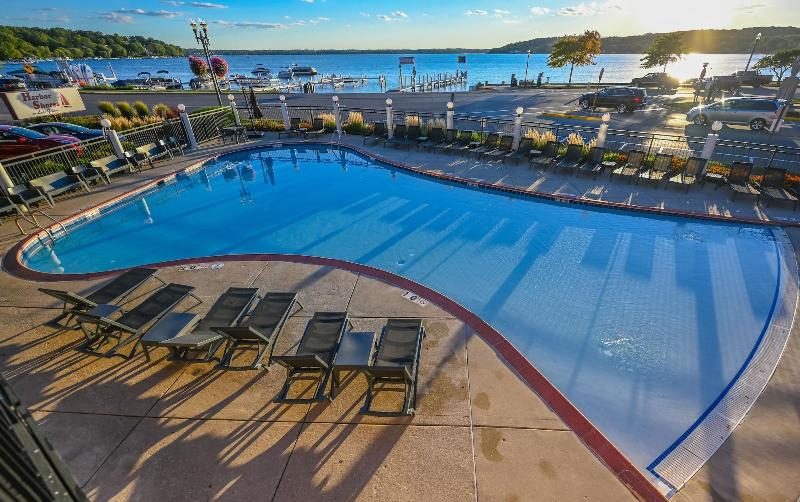 Отель Harbor Shores On Lake Geneva