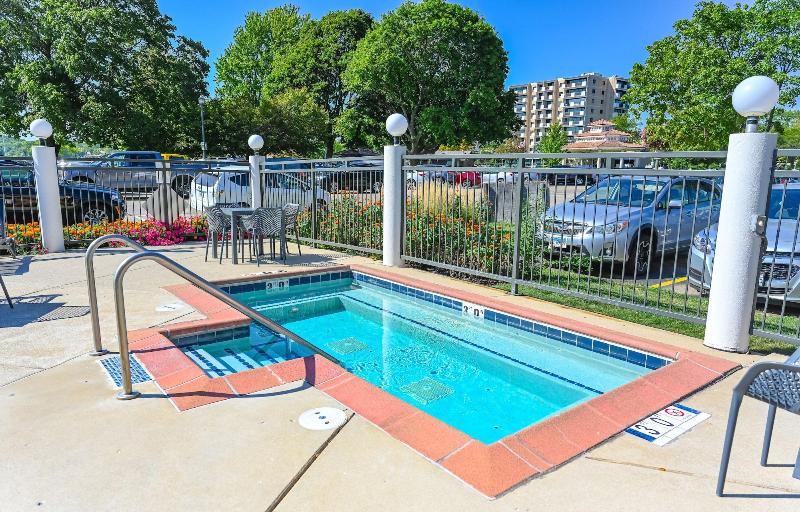 Отель Harbor Shores On Lake Geneva