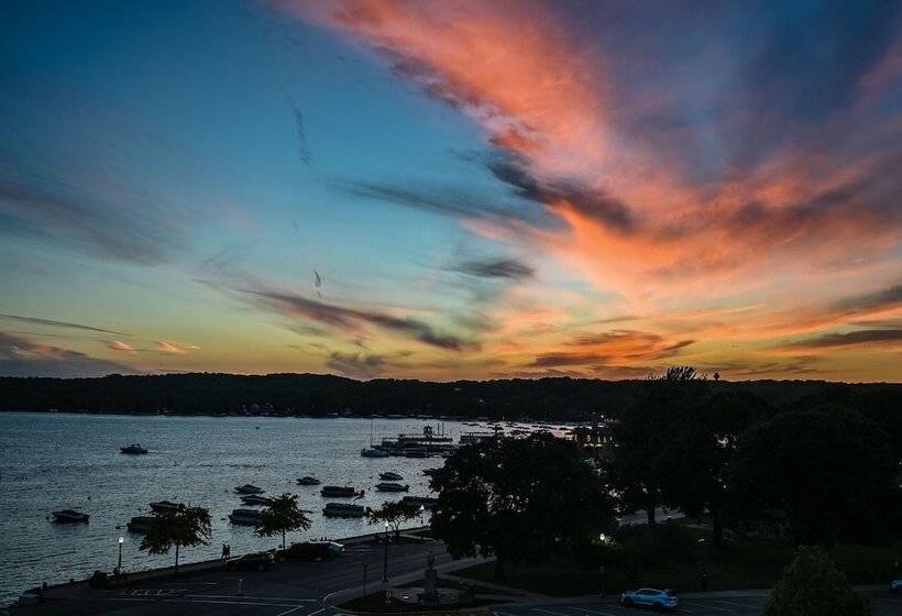 Отель Harbor Shores On Lake Geneva