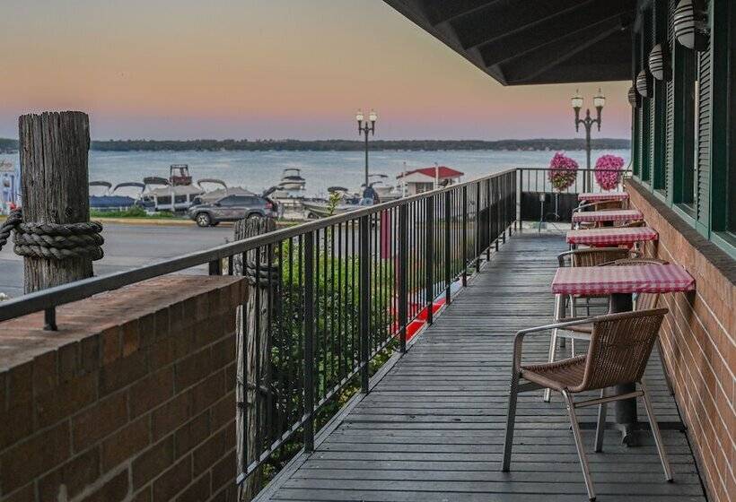 هتل Harbor Shores On Lake Geneva