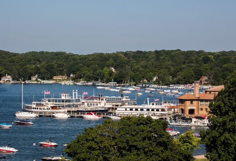 هتل Harbor Shores On Lake Geneva