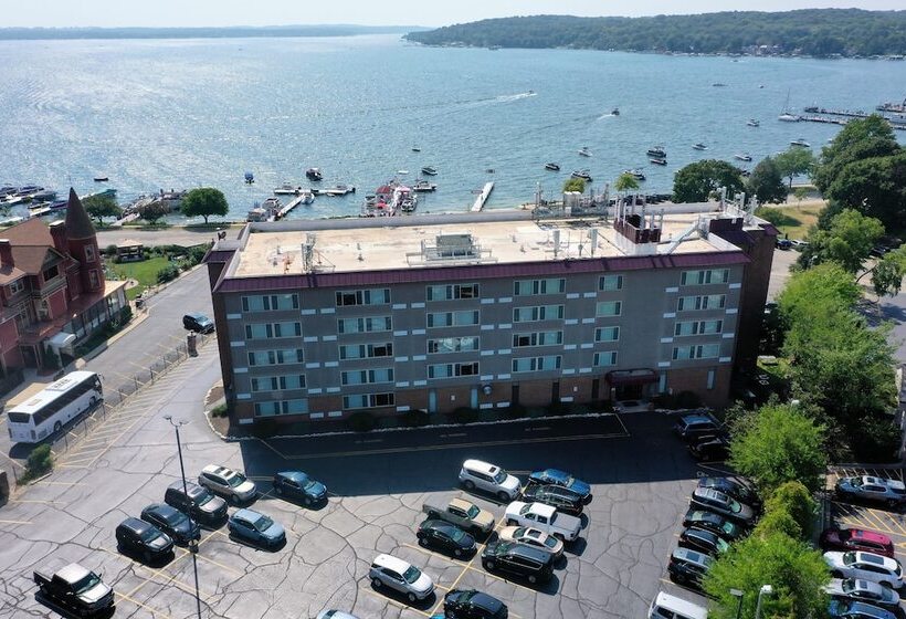 Отель Harbor Shores On Lake Geneva