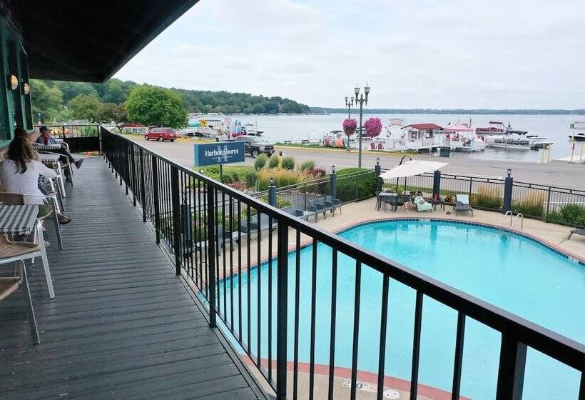 Отель Harbor Shores On Lake Geneva