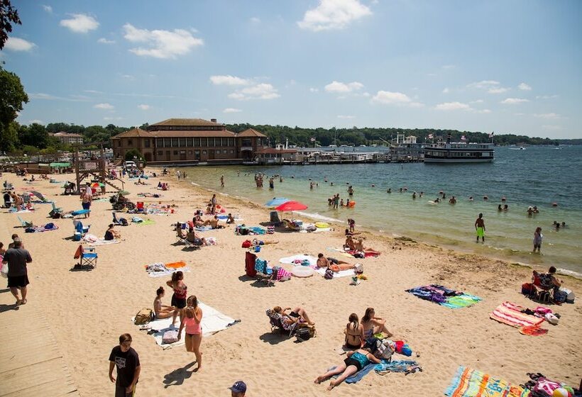 Отель Harbor Shores On Lake Geneva