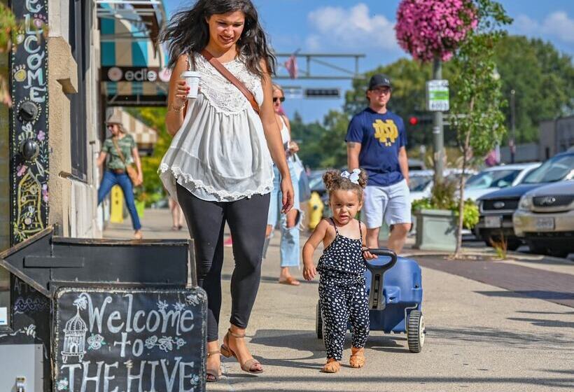 Отель Harbor Shores On Lake Geneva