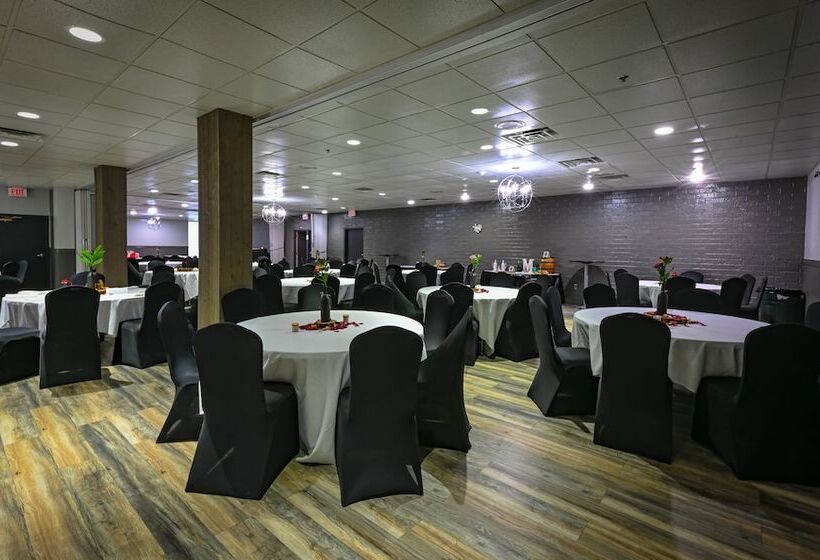 Отель Harbor Shores On Lake Geneva