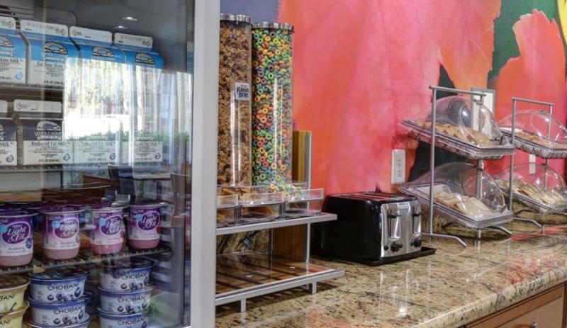 هتل Holiday Inn Express & Suites Phoenix   Mesa West, An Ihg