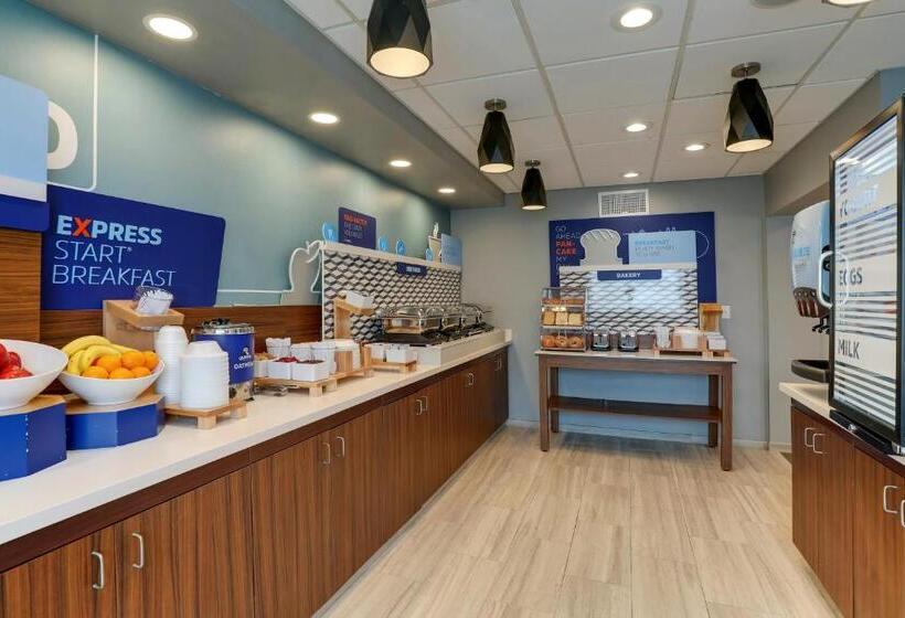 Отель Holiday Inn Express Kenner   New Orleans Airport, An Ihg