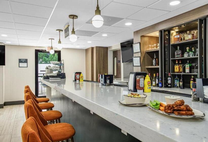 בית מלון כפרי Holiday Inn Spartanburg Northwest