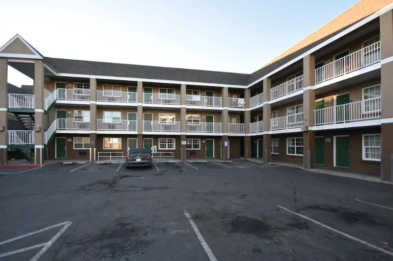 فندق Hometowne Studios By Red Roof Denver   Lakewood West