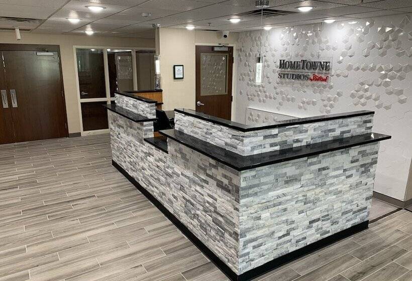 هتل Hometowne Studios By Red Roof East Lansing   Okemos