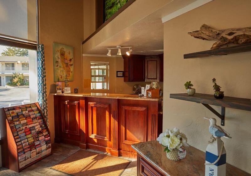 Отель Inn By The Bay Monterey