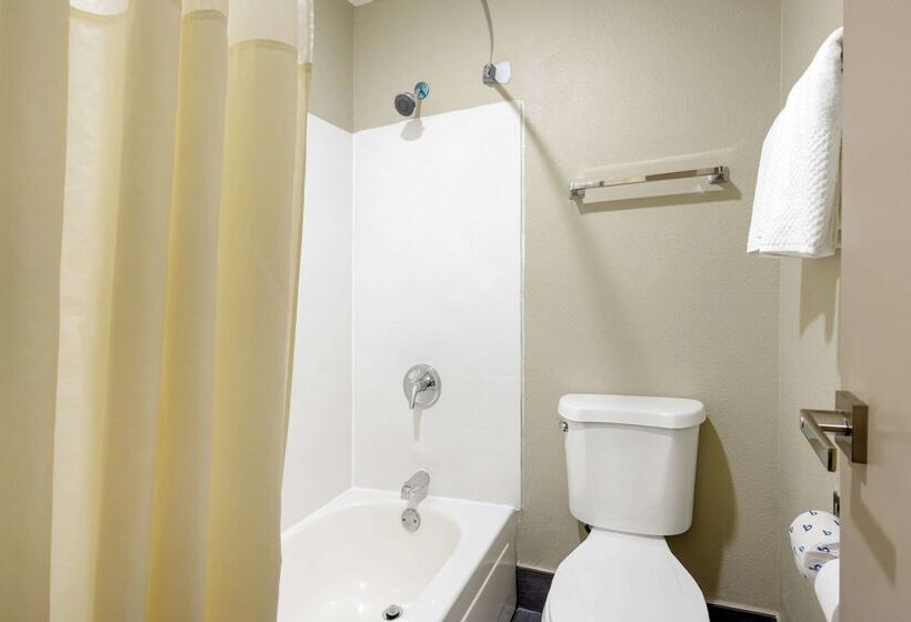 فندق Quality Inn