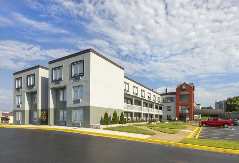 فندق Quality Inn