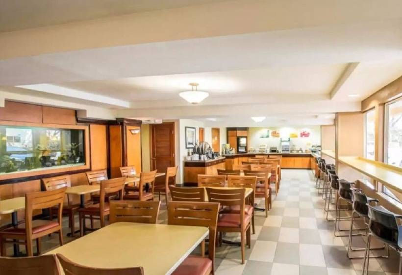 בית מלון כפרי Quality Inn Miami Airport  Doral