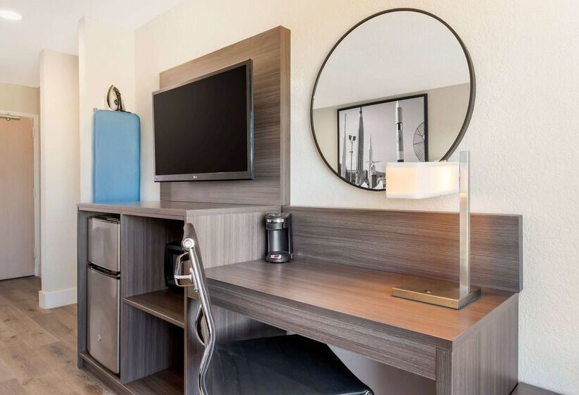 فندق Super 8 By Wyndham Orlando Near Florida Mall