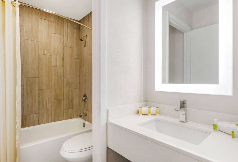 فندق Super 8 By Wyndham Orlando Near Florida Mall