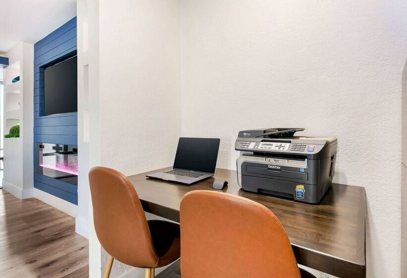 فندق Super 8 By Wyndham Orlando Near Florida Mall