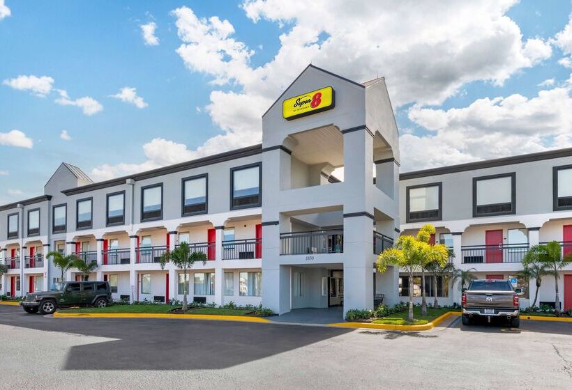 فندق Super 8 By Wyndham Orlando Near Florida Mall