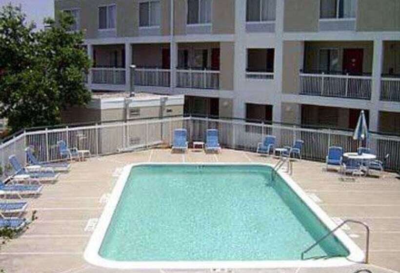 فندق Quality Inn