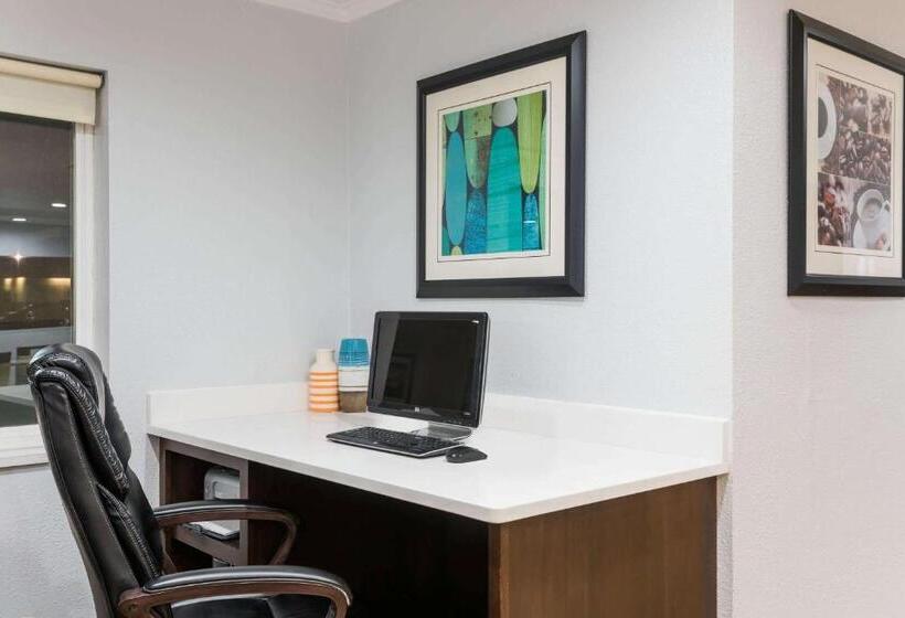 فندق Ramada By Wyndham Coeur D'alene