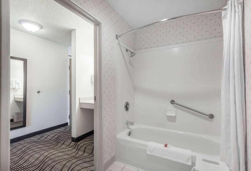 فندق Ramada By Wyndham Coeur D'alene