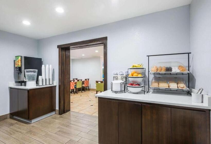 فندق Ramada By Wyndham Coeur D'alene