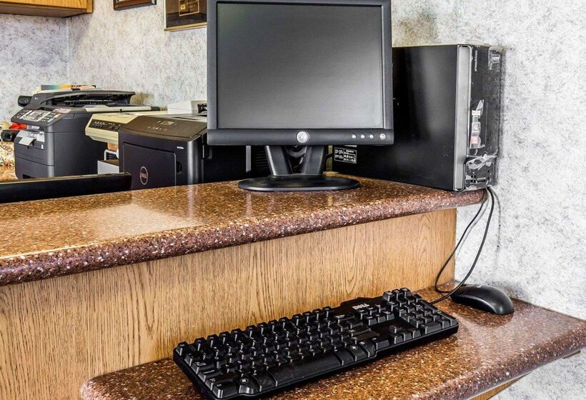 בית מלון כפרי Rodeway Inn Elko Downtown Area