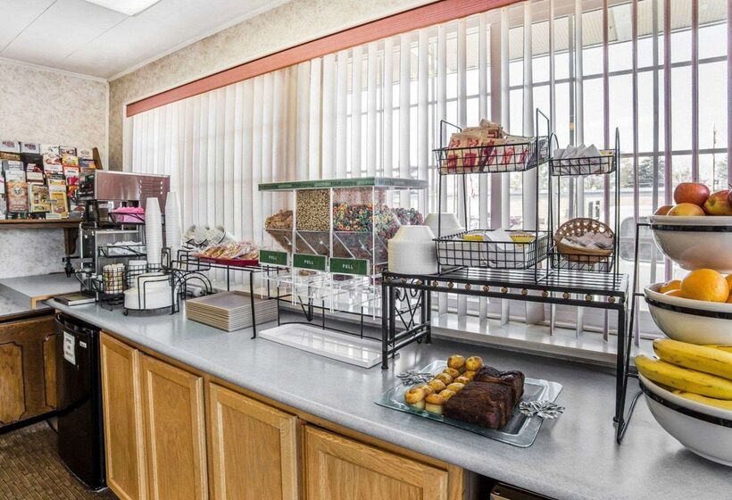 בית מלון כפרי Rodeway Inn Elko Downtown Area