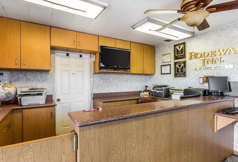 בית מלון כפרי Rodeway Inn Elko Downtown Area