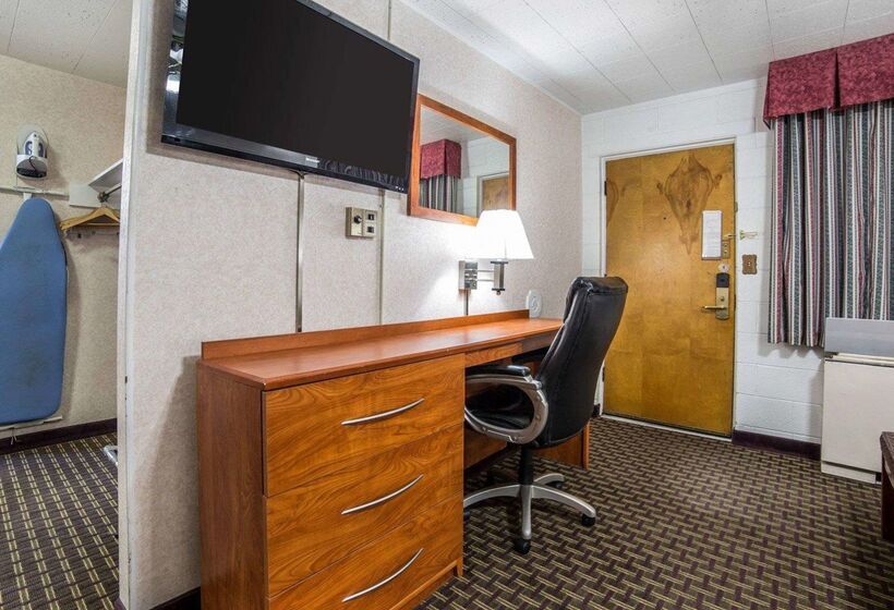 בית מלון כפרי Rodeway Inn Elko Downtown Area