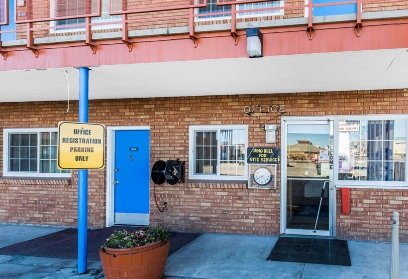 בית מלון כפרי Rodeway Inn Elko Downtown Area