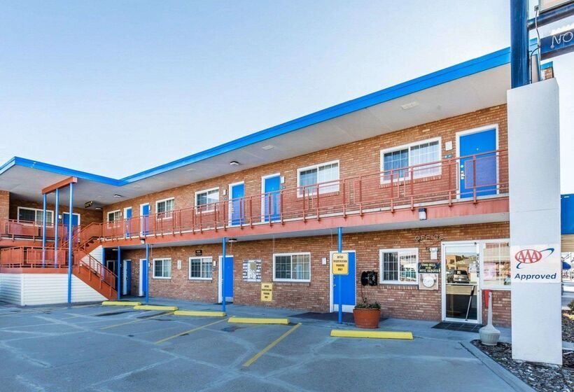 בית מלון כפרי Rodeway Inn Elko Downtown Area