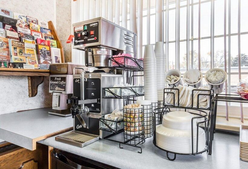 בית מלון כפרי Rodeway Inn Elko Downtown Area