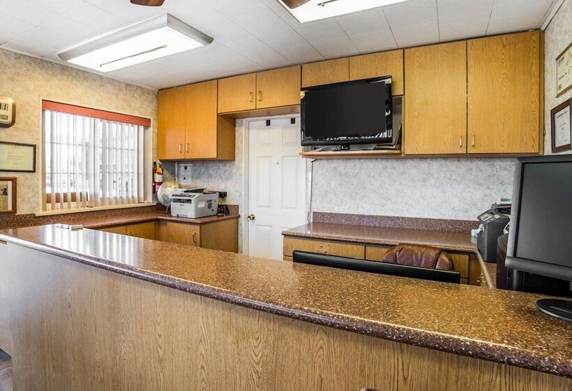 בית מלון כפרי Rodeway Inn Elko Downtown Area