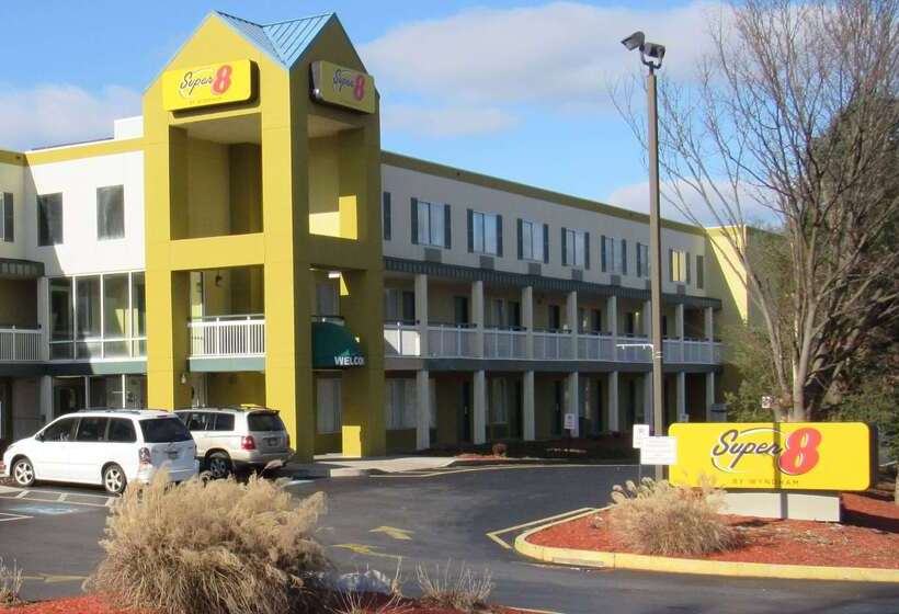 هتل Super 8 By Wyndham New Cumberland