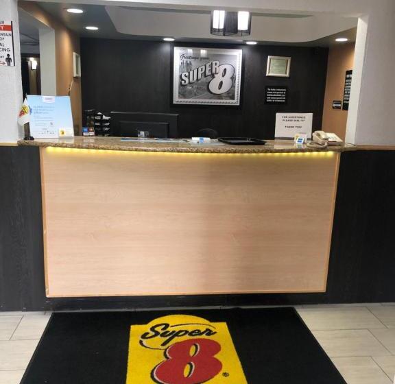 هتل Super 8 By Wyndham Plover Stevens Point Area