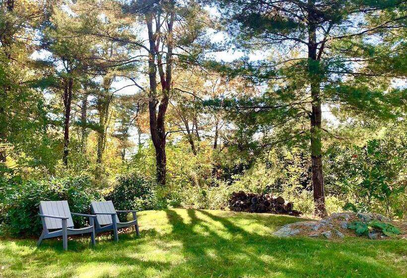 Отель The Inn At English Meadows